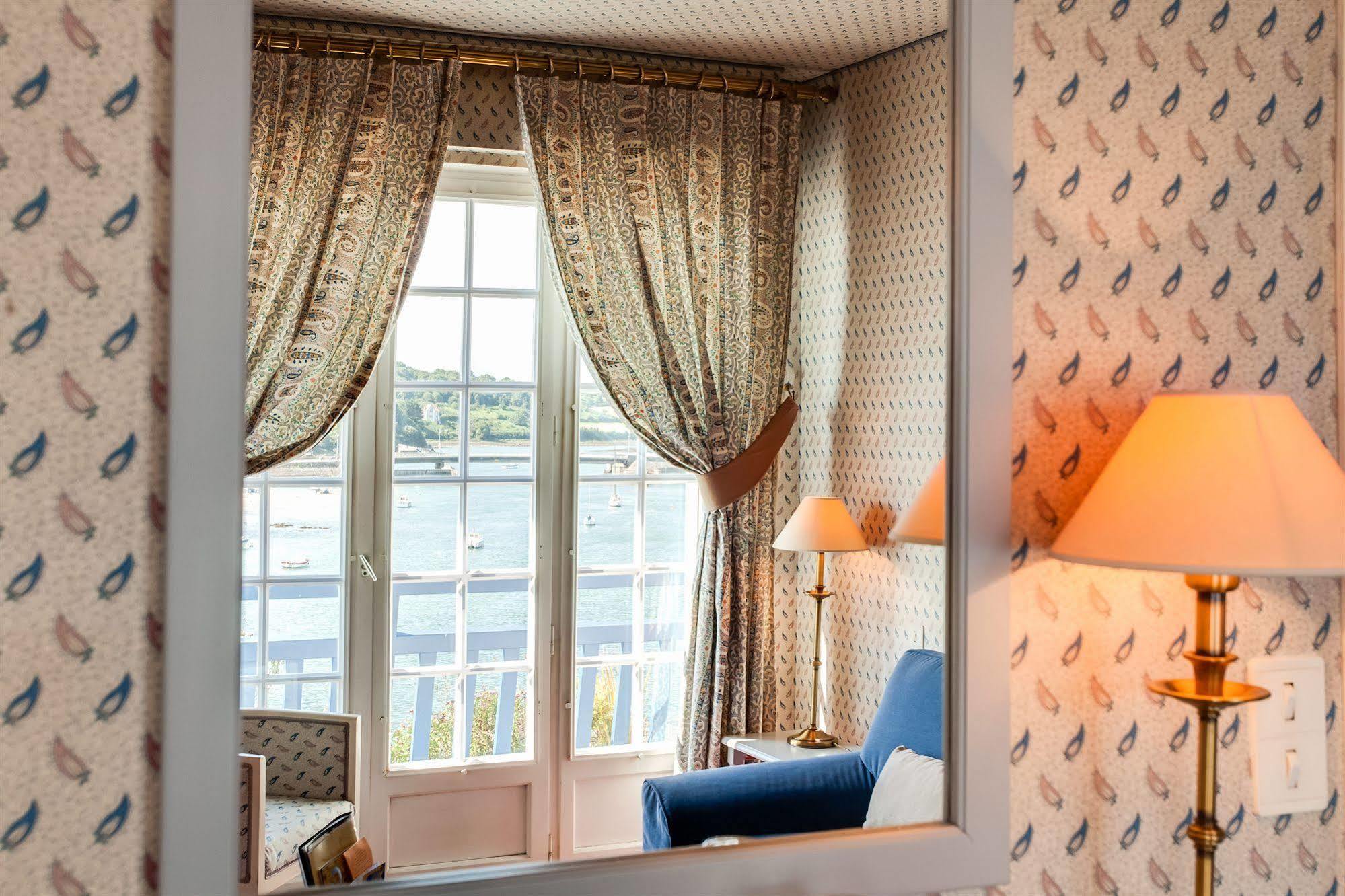 Hotel Le Goyen Audierne Esterno foto